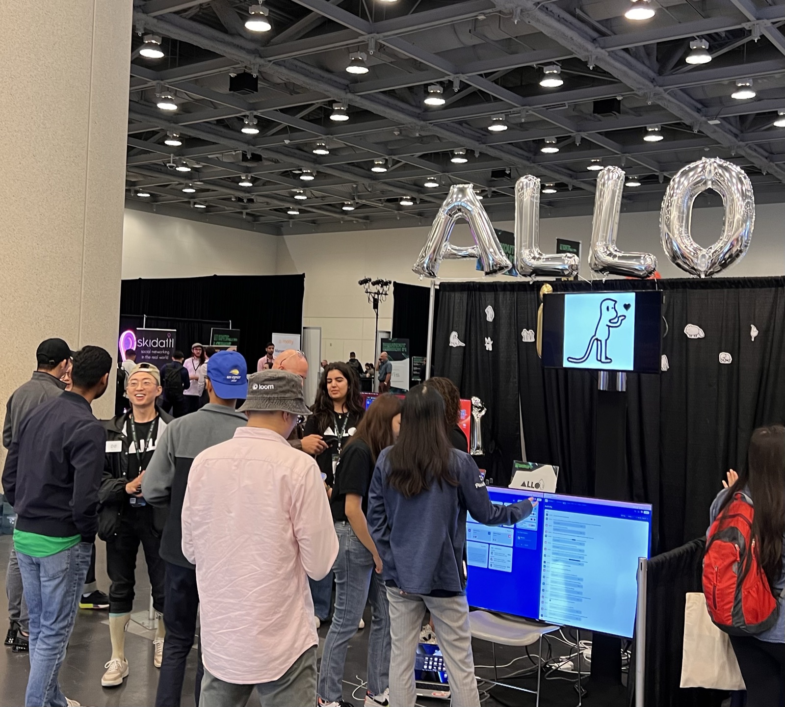 Der ALLO-Stand auf einer Konferenz in San Francisco im Jahr 2022