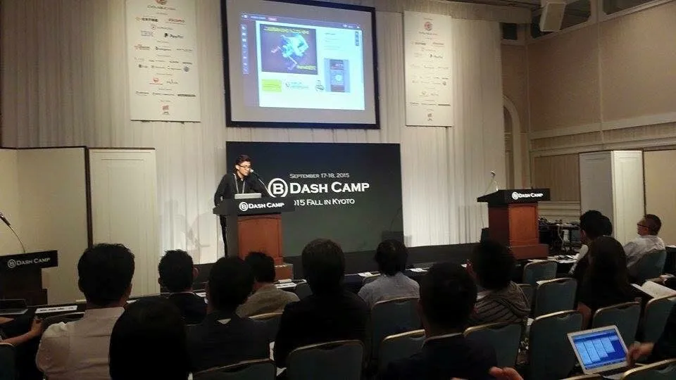 Founder pitching the early ALLO canvas at B Dash Camp 2015 in Kyoto